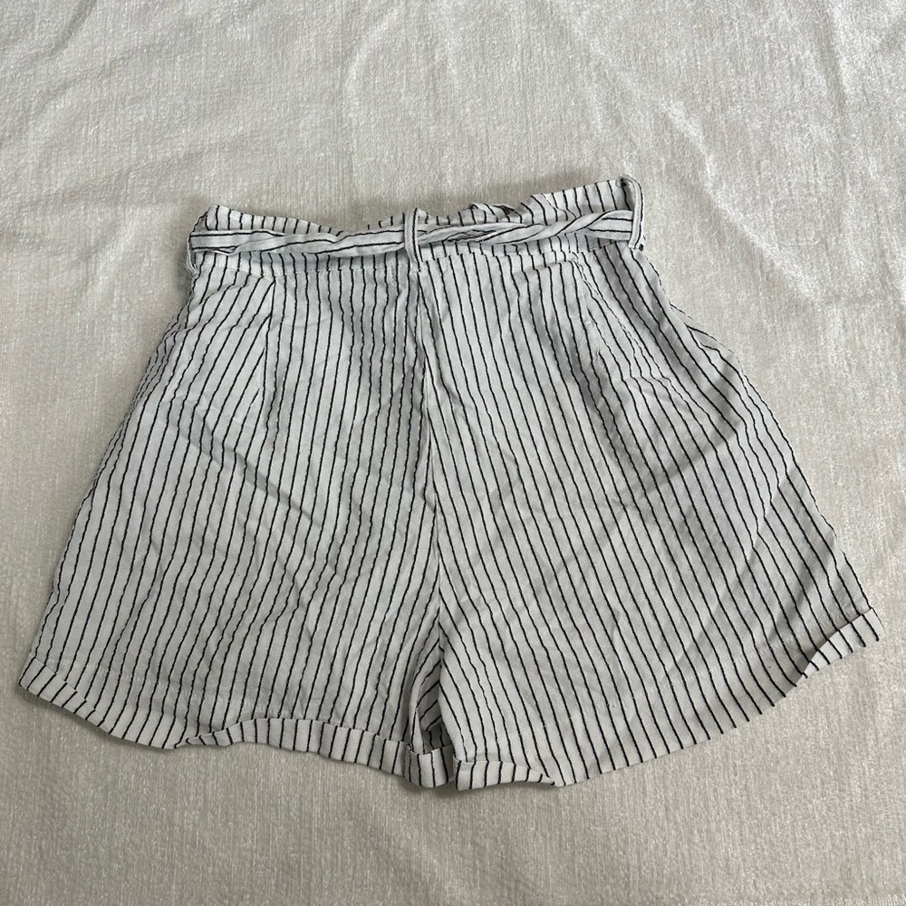 Shorts - Picture 2 of 3
